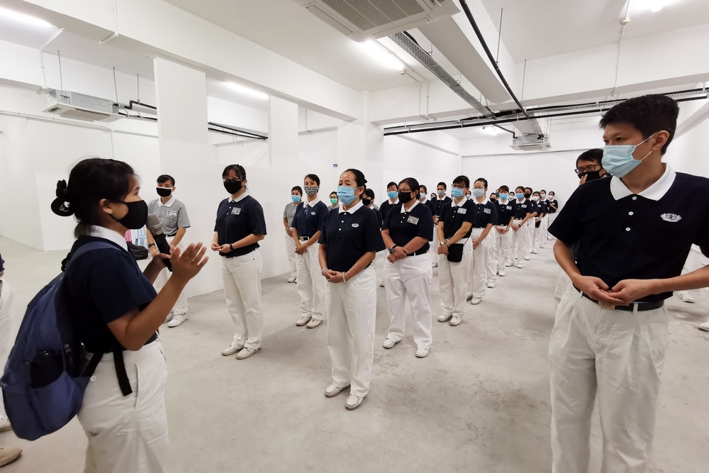 Tzu Chi volunteers spent 8 hours decorating the dormitory and packing living supplies on 13 June. (Photo by Lai Tong Heng) 